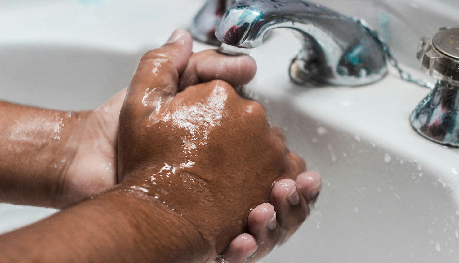 El impacto de la calidad del agua en la salud pública en proyectos inmobiliarios